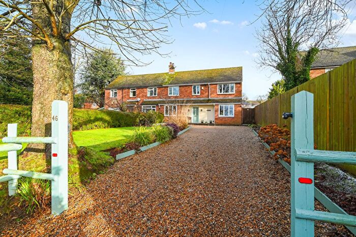 3 Bedroom Semi Detached House For Sale In School Road, Charing, TN27