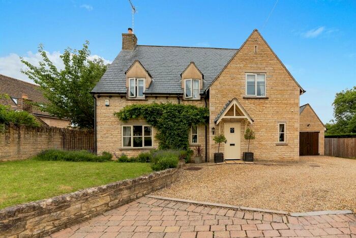 4 Bedroom Detached House For Sale In Russell Hill, Thornhaugh, Peterborough, PE8