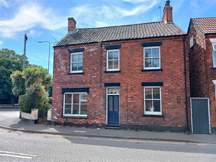 3 Bedroom Semi-Detached House For Sale In Holydyke, Barton-Upon-Humber, DN18