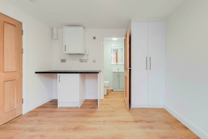 Studio To Rent In Byron Road, Wealdstone, Harrow, HA3