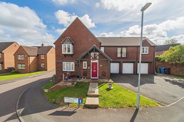 2 Bedroom Maisonette For Sale In Darby Vale, Warfield, Berkshire, RG42