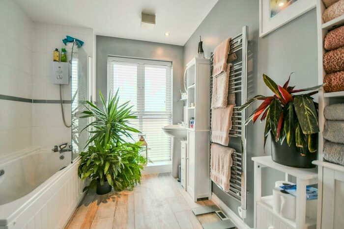 3 Bedroom Flat To Rent In St. Austell Way, Swindon, SN2