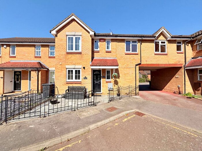 4 Bedroom End Of Terrace House For Sale In Swallow Close, Chafford Hundred, RM16