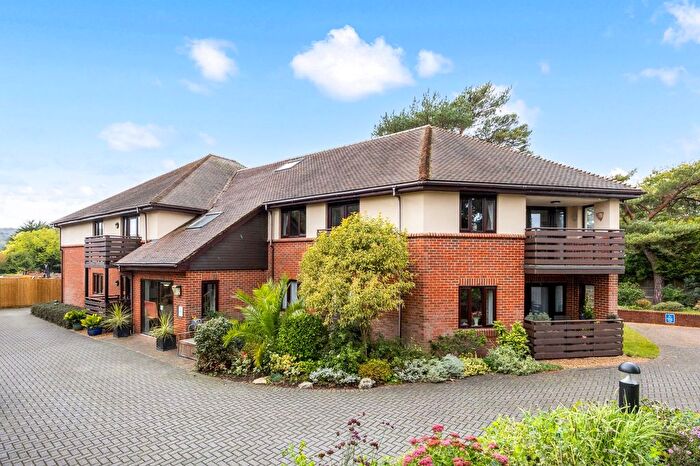 2 Bedroom Flat For Sale In Washington Road, Storrington, RH20