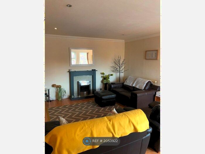 2 Bedroom Flat To Rent In King Street, Dukinfield, SK16