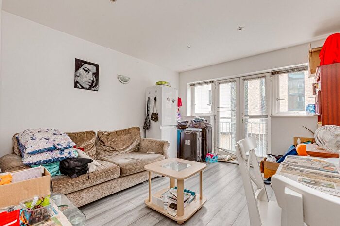 1 Bedroom Flat To Rent In London Road, Kingston Upon Thames, KT2