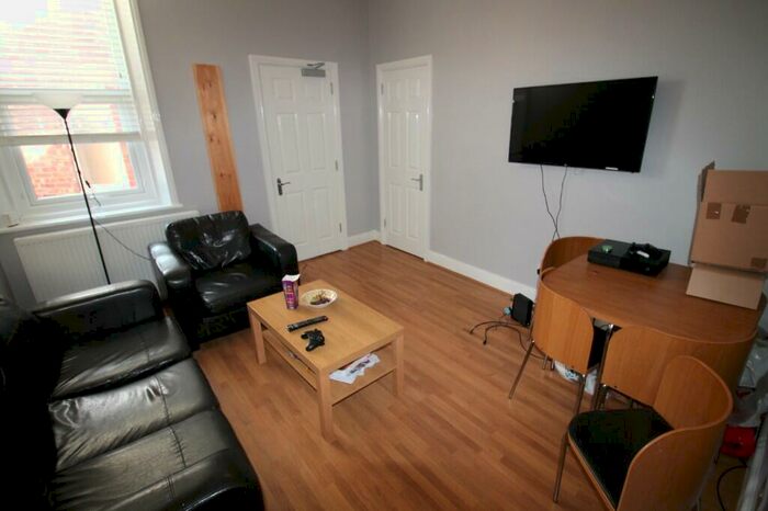 4 Bedroom Maisonette To Rent In Shortridge Terrace, Newcastle Upon Tyne, NE2