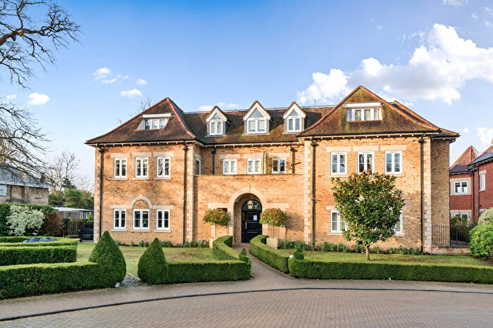 3 Bedroom Flat For Sale In Cockfosters Road, Barnet, EN4