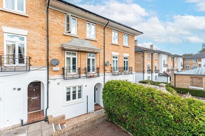 4 Bedroom Terraced House For Sale In Kingswood Drive, Sutton, SM2