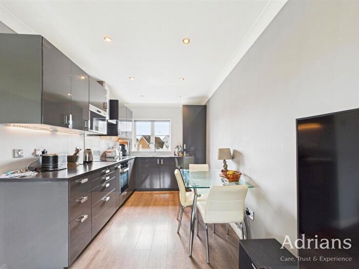 2 Bedroom Apartment For Sale In Wickham Crescent, Chelmsford, CM1