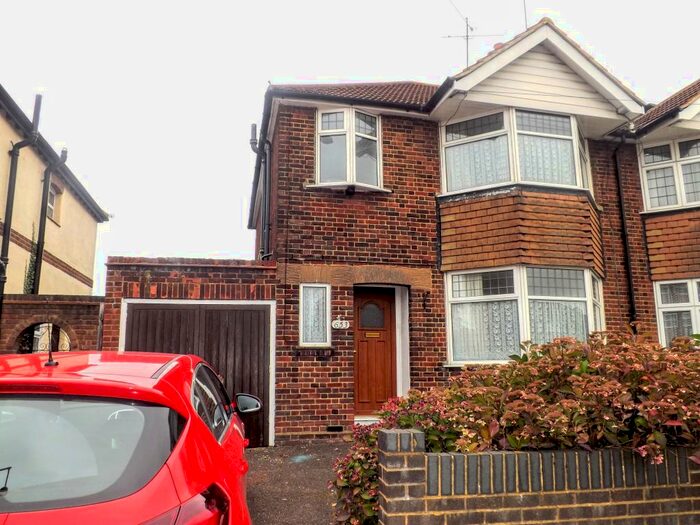 3 Bedroom House To Rent In Hitchin Road, LU2