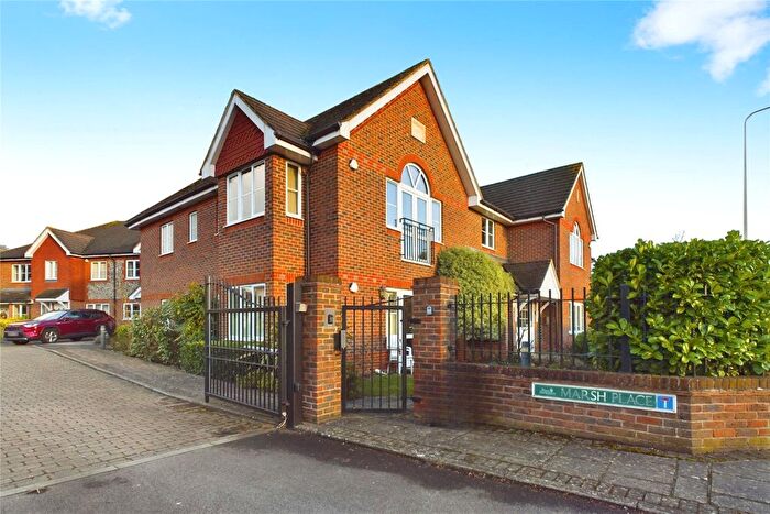 2 Bedroom Flat For Sale In Marsh Place, Pangbourne, Reading, RG8