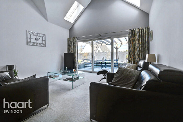 4 Bedroom Barn Conversion For Sale In Turnpike Road, Swindon, SN26