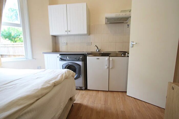Studio To Rent In Riggindale Road, London, SW16
