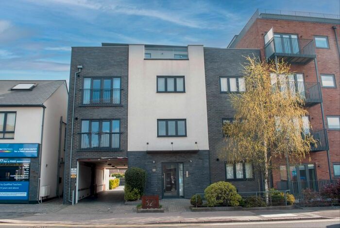 2 Bedroom Flat To Rent In London Road, Hadleigh, Essex, SS7