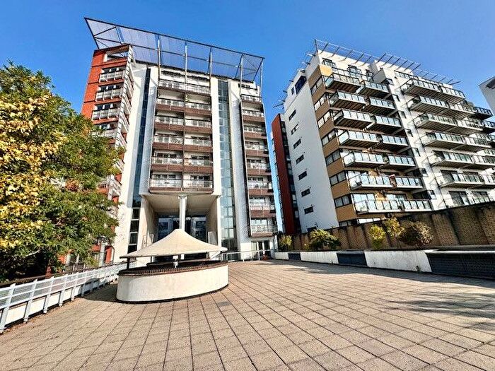 2 Bedroom Flat For Sale In Hutchings Wharf, Hutchings Street, London, E14