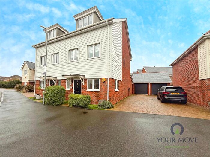 4 Bedroom Semi Detached House For Sale In Amisse Drive, Snodland, Kent, ME6