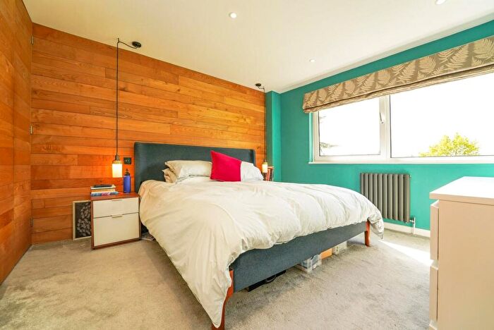 2 Bedroom Apartment To Rent In Hammond Court College Lawn, GL53