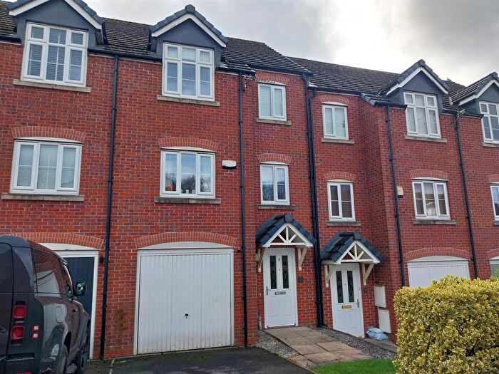 4 Bedroom Town House For Sale In The Green, Hyde, SK14