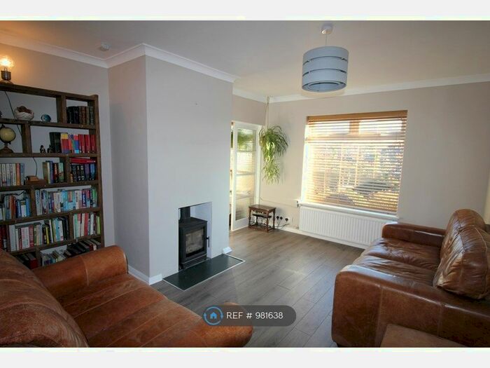 2 Bedroom End Of Terrace House To Rent In Davey Drive, Brighton BN1