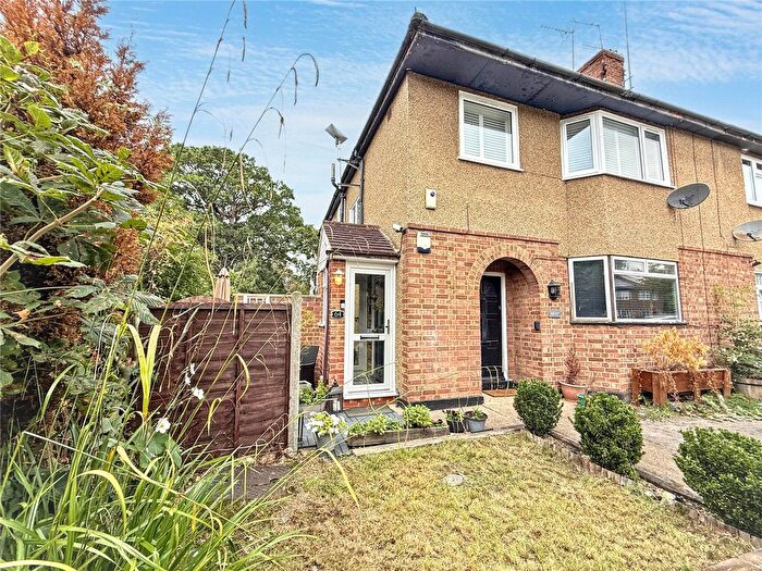 2 Bedroom Maisonette For Sale In Connaught Road, Barnet, EN5