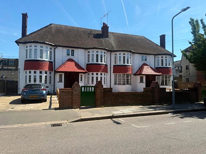 2 Bedroom Flat To Rent In Cumberland House, Mansfield Road, Ilford, Redbridge, IG1