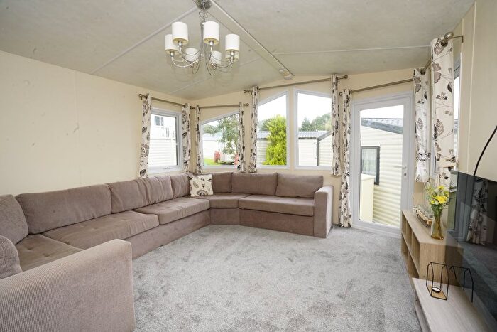 2 Bedroom Mobile/park Home For Sale In Ivyhouse Lane, Hastings, TN35
