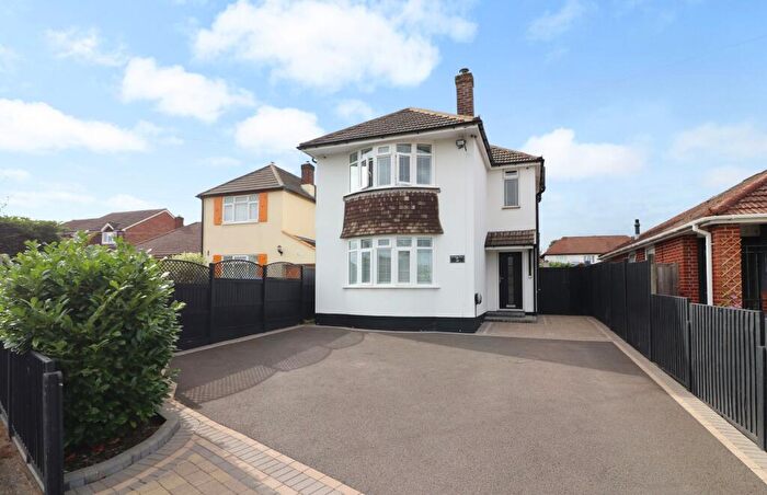 3 Bedroom Detached House For Sale In Yardley Road, Hedge End, SO30