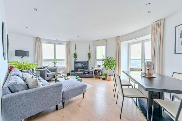 2 Bedroom Flat To Rent In St Lukes Avenue, Clapham High Street, London, SW4