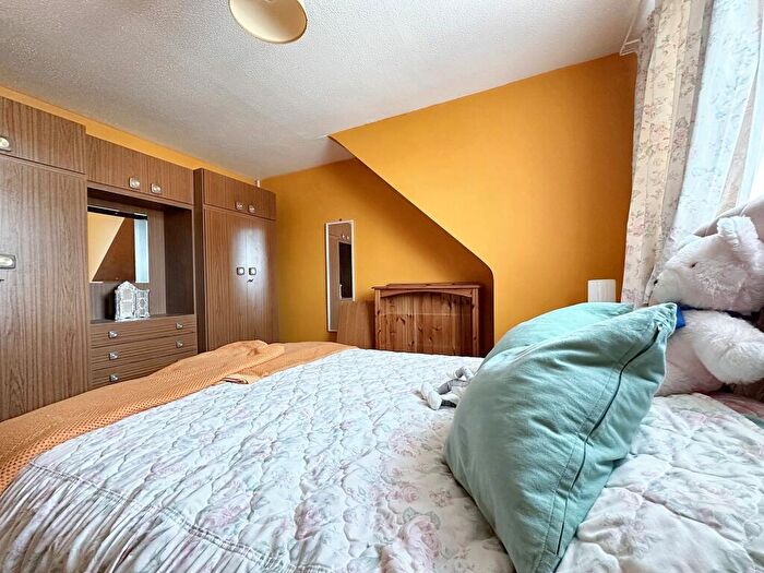 5 Bedroom Detached House For Sale In Chapel Lane, Langley, SO45