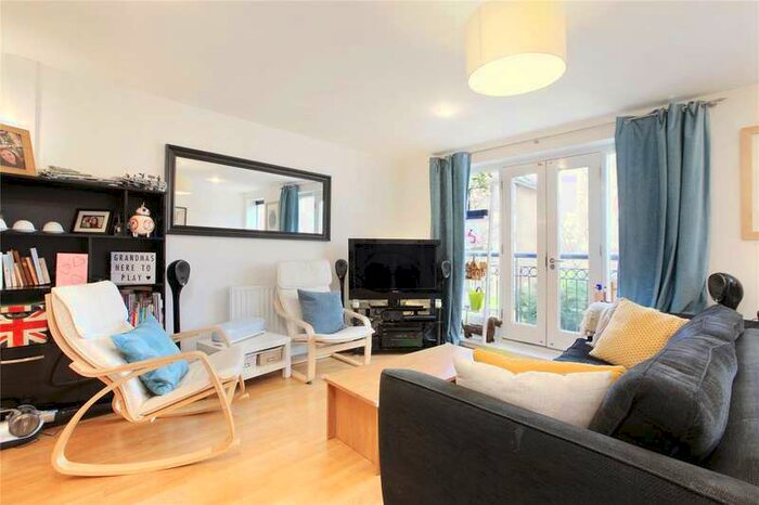 2 Bedroom Flat To Rent In Larkhall Lane, Clapham, London, SW4