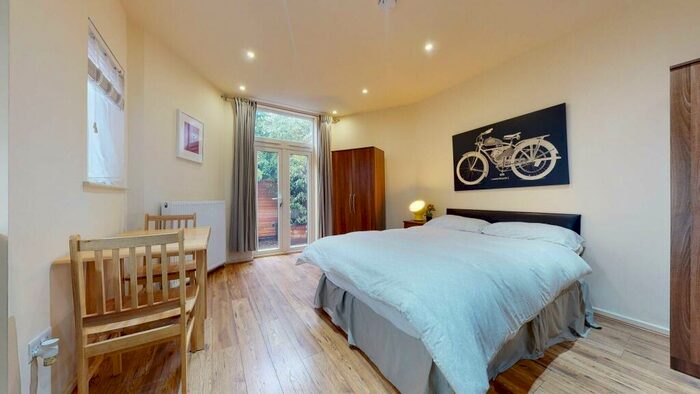 Studio To Rent In Chatsworth Road, NW2