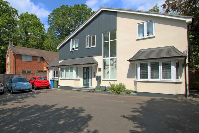 2 Bedroom Apartment To Rent In Pinewood Avenue, Crowthorne, Berkshire, RG45