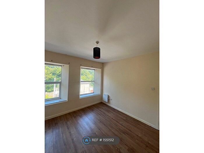 1 Bedroom Flat To Rent In Church Street, Abertillery, NP13