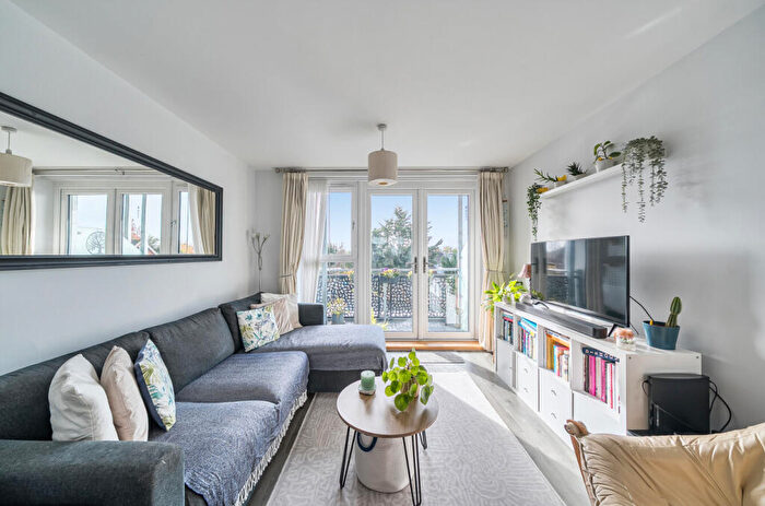 2 Bedroom Flat For Sale In Mole Road, Hersham, Walton-on-Thames, Surrey, KT12