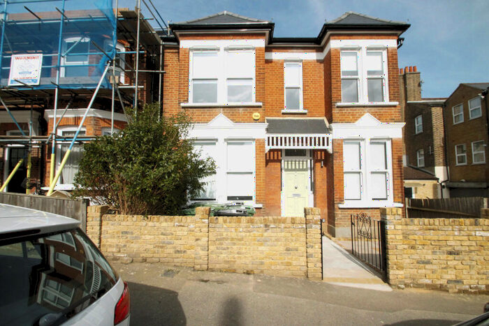 Flat To Rent In St. Julians Farm Road, West Norwood, SE27