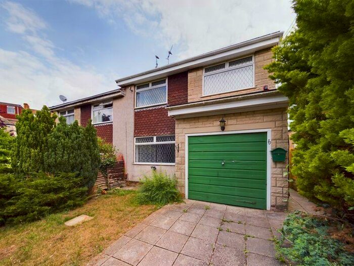 3 Bedroom Semi-Detached House To Rent In Peacocks Lane Kingswood, BS15