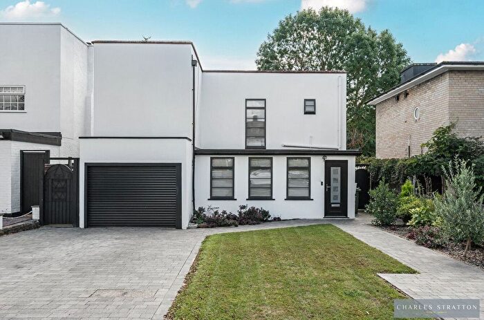 4 Bedroom Detached House For Sale In Brook Road, Gidea Park, RM2