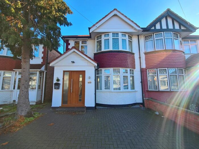 3 Bedroom Property To Rent In Rhyl Road, Perivale, Greenford, UB6