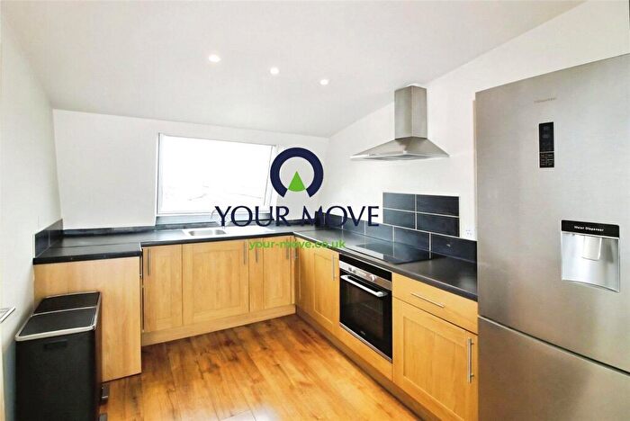 2 Bedroom Flat To Rent In East Street, Epsom, Surrey, KT17