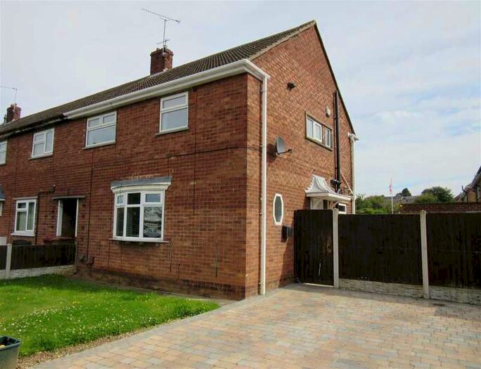 3 Bedroom Town House To Rent In Enderby Road, Scunthorpe, DN17