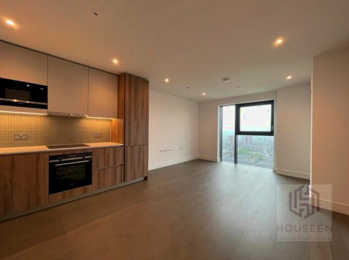 1 Bedroom Flat To Rent In Hawksbury Heights -, S34