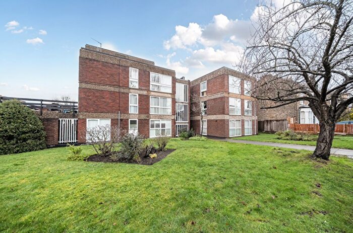 2 Bedroom Flat For Sale In Manor Road, Sidcup, DA15