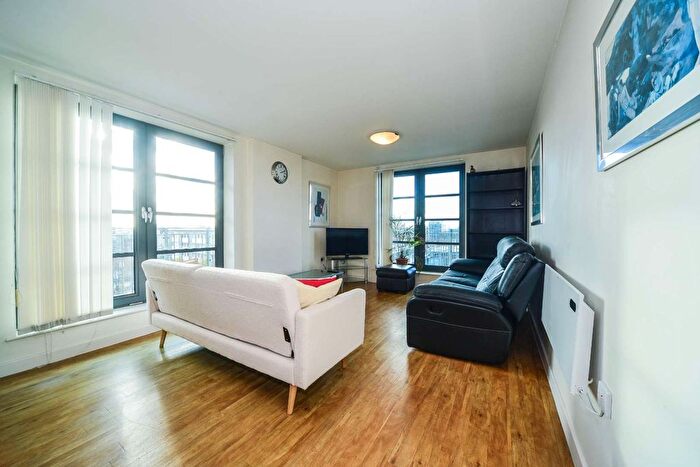 2 Bedroom Flat To Rent In Commercial Road, Limehouse, London, E14
