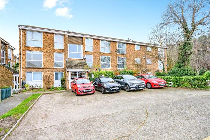 2 Bedroom Flat For Sale In The Mall, Dunstable, Bedfordshire, LU5