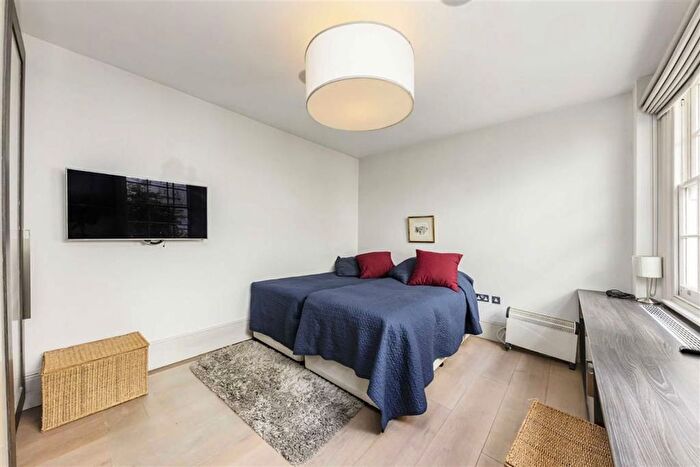 2 Bedroom Flat To Rent In Devonshire Place, London, W1G