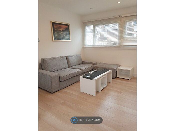 3 Bedroom Maisonette To Rent In Woodland Rise, London, N10