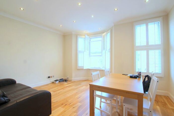 3 Bedroom Flat To Rent In Weiss Road, London, SW15