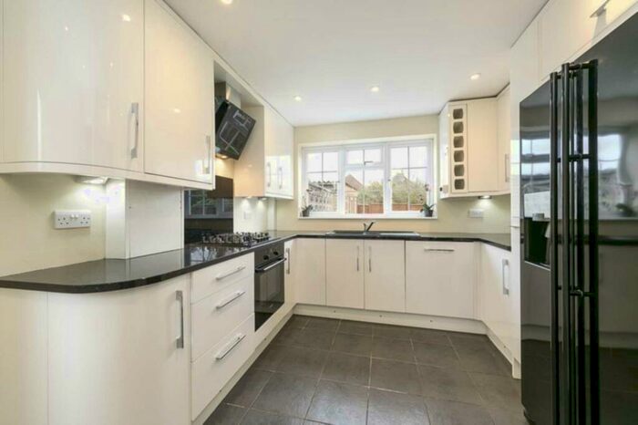 4 Bedroom Detached House To Rent In Southway, Guildford, GU2