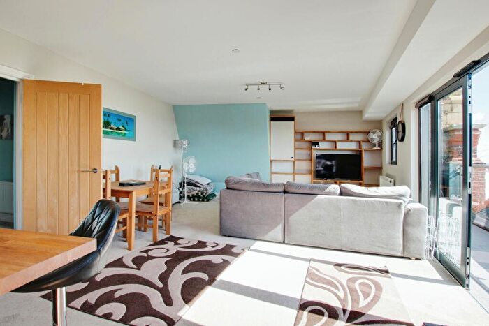 2 Bedroom Flat For Sale In Harbour Parade, Ramsgate, Kent, CT11
